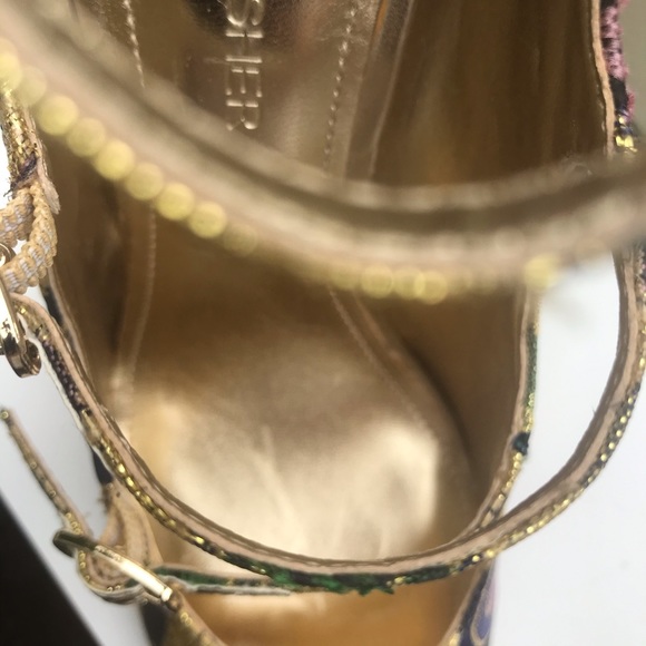 Marc Fisher Brocade Gold Paisley Heels NWOT - Picture 5 of 8